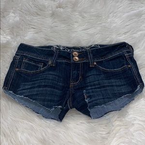 dark wash jean shorts !! from the company refuge
